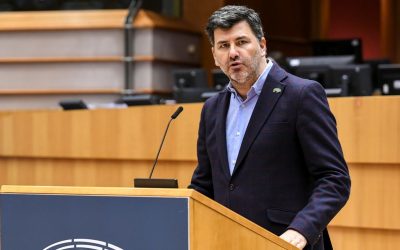 El eurodiputado Nicolás González pregunta a la Comisión cómo va a actuar ante el reparto unilateral de caballa