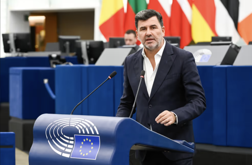 González Casares celebra a aprobación do regulamento sobre pellets, reforzado tras a nefasta xestión da Xunta ante o vertido en Galicia