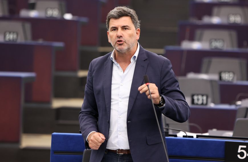 González Casares denuncia que o PP impide o debate europeo sobre Altri e a manipulación informativa na TVG
