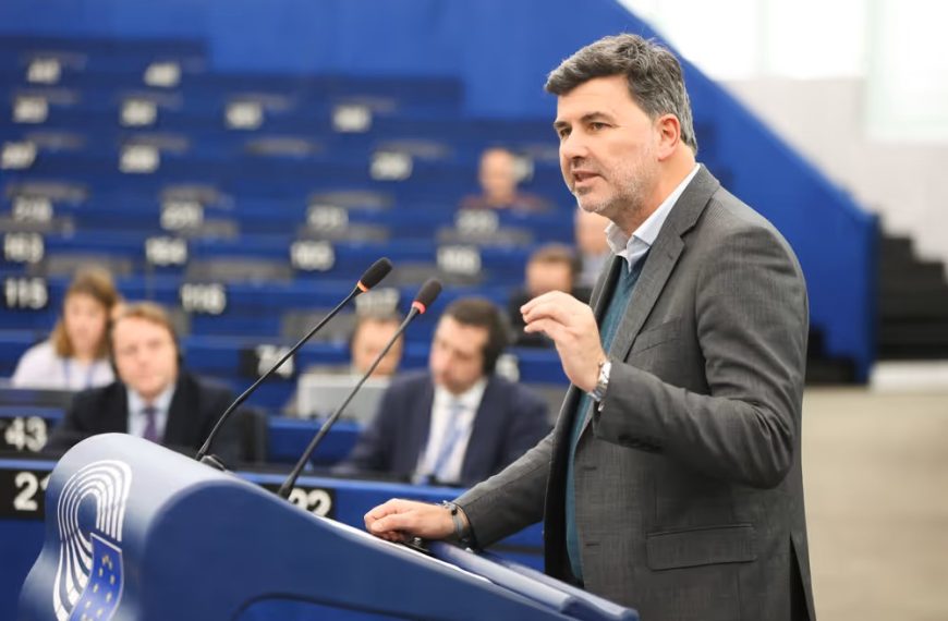 Os socialistas consideran “un grave erro en termos industriais e climáticos” a proposta da Comisión Europea sobre emisións de coches