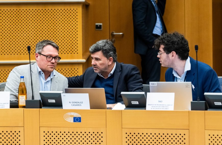 González Casares: “Defendemos unha Europa máis xusta, con medicamentos máis accesibles para todos”