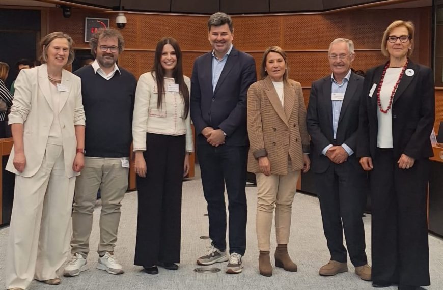 González Casares pone en el centro el derecho de los pacientes a la equidad y la mejora del diagnóstico en las enfermedades raras