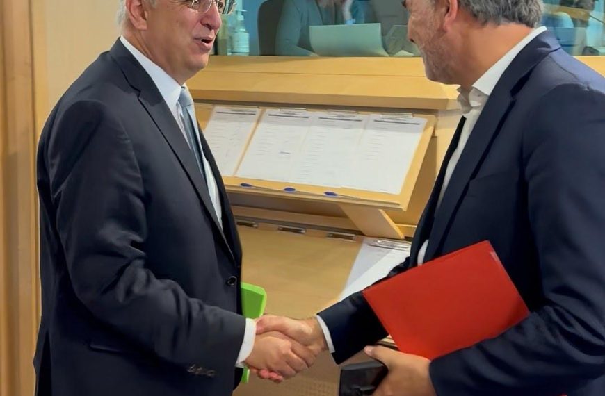 Casares le reclama a Costas Kadis que presente una revisión de la Política Común de Pesca para corregir problemas de diseño y abordar nuevas realidades